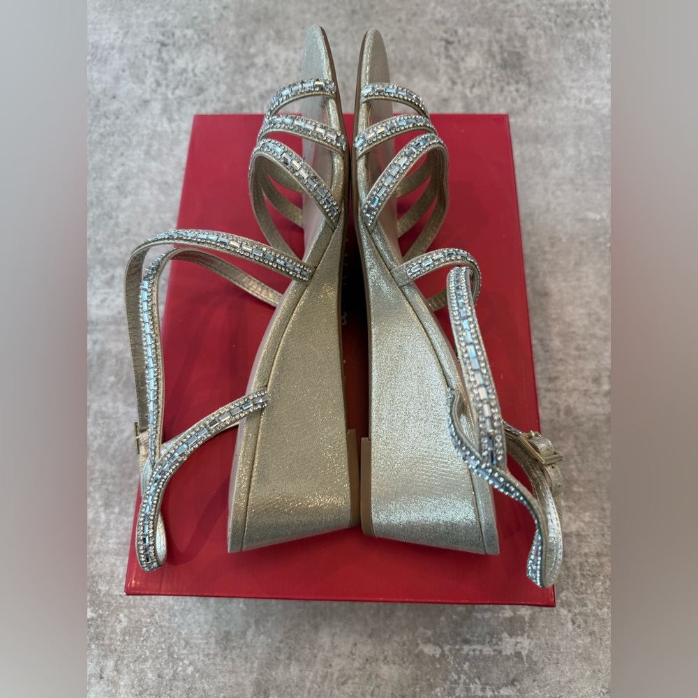 Elegant Strappy Wedge Sandals - Picture 8 of 9